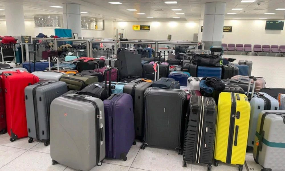 Μόναχο: Χιλιάδες βαλίτσες «εγκλωβισμένες» στο αεροδρόμιο - Γκρουπ Ελλήνων έψαχναν τις αποσκευές τους επί ώρες